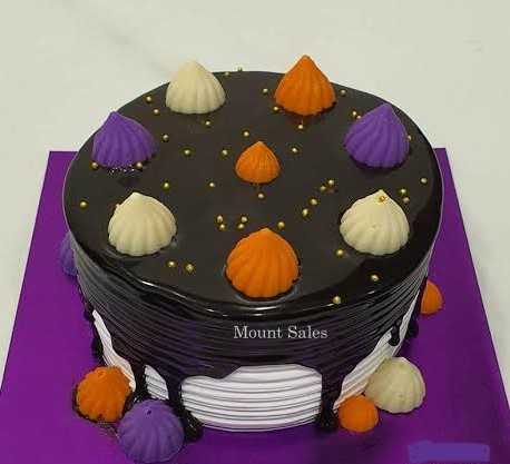 Premium RED N White Velvet Cake